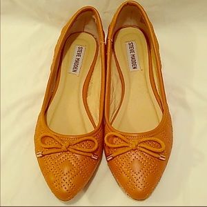 Brand new Camel flats